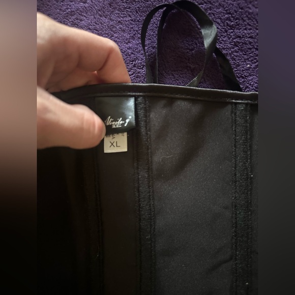 Women’s lace up corset - Picture 7 of 8